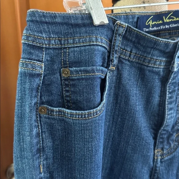NWOT Bootcut Gloria Vanderbilt Classic Blue Denim Jeans with button pocket - Picture 3 of 9